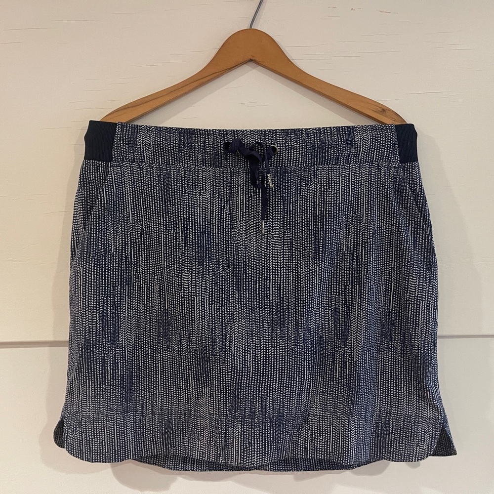 Athleta Skort with blue and white pattern EUC